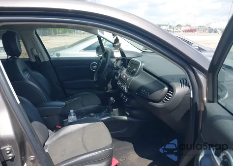 2016 Fiat 500X Trekking z USA, uszkodzony, nr VIN ZFBCFYCT6GP391983